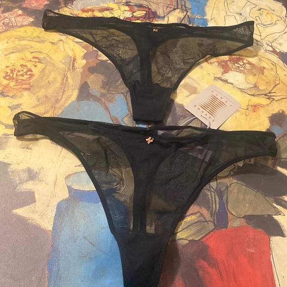 2 Thongs